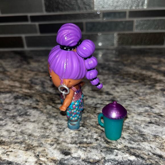 LOL OMG Surprise Doll - Picture 2 of 4